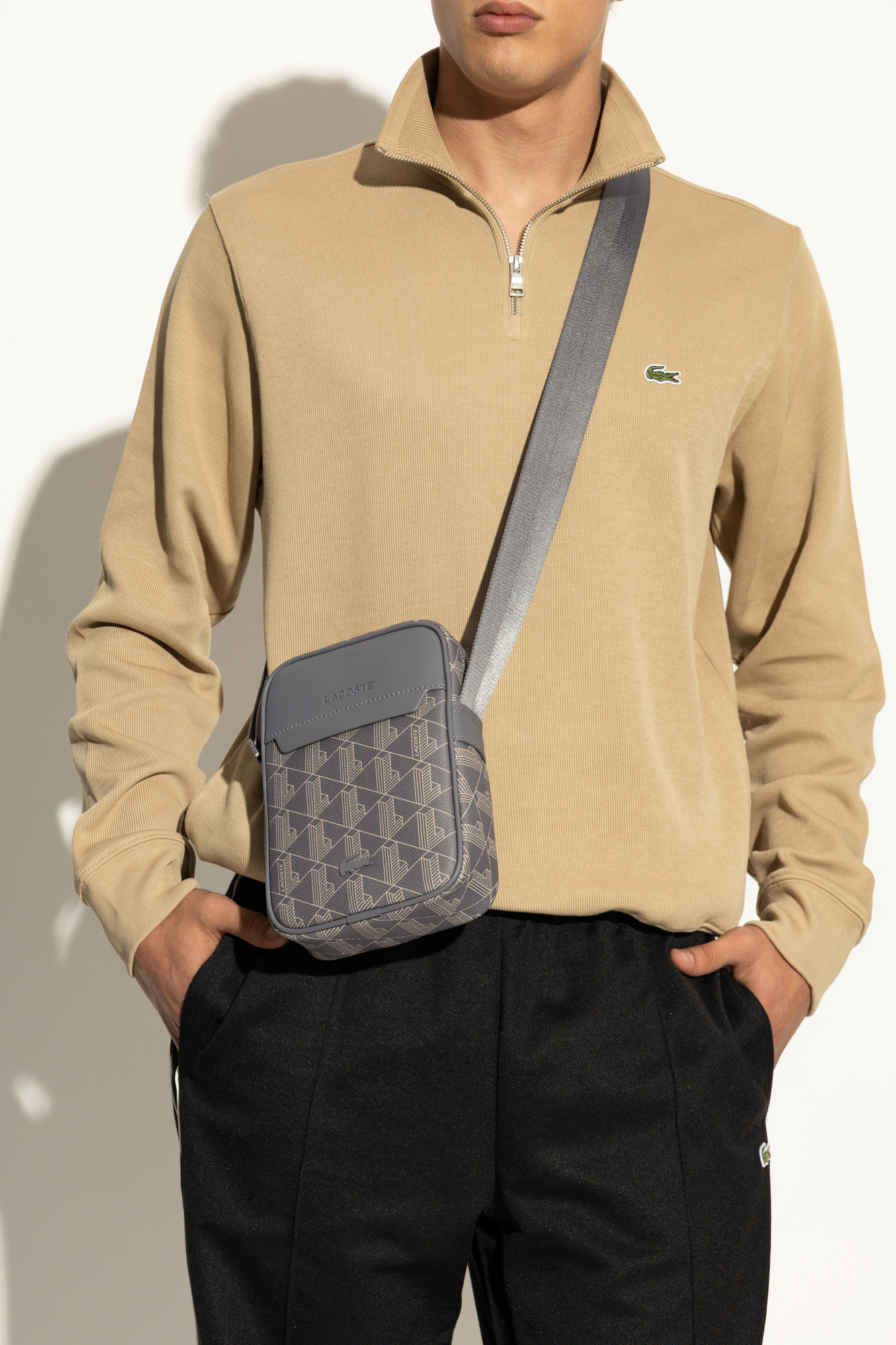 LACOSTE グレー サコッシュ コーデュラ縦型サコッシュ | LACOSTE/ラコステ | 三越伊勢丹